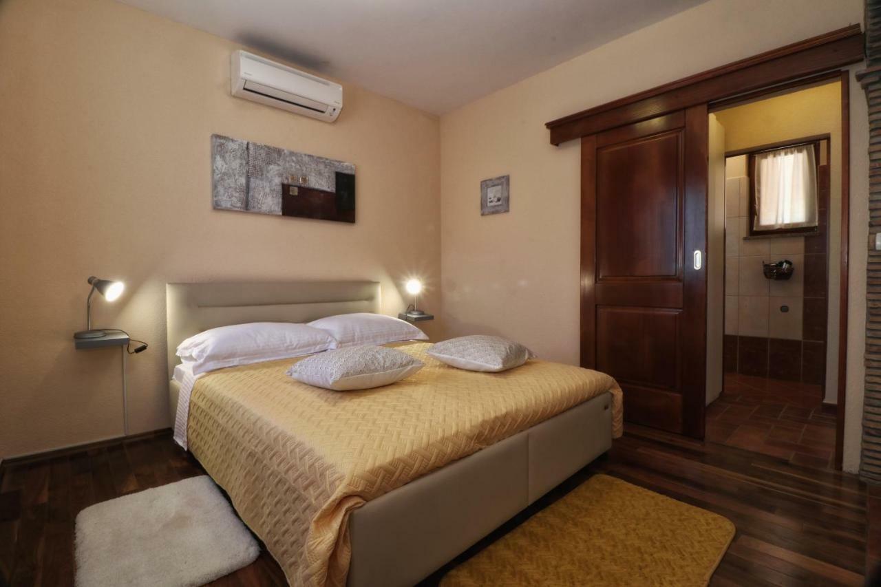 Casa Vesna Villa โรวีน ภายนอก รูปภาพ
